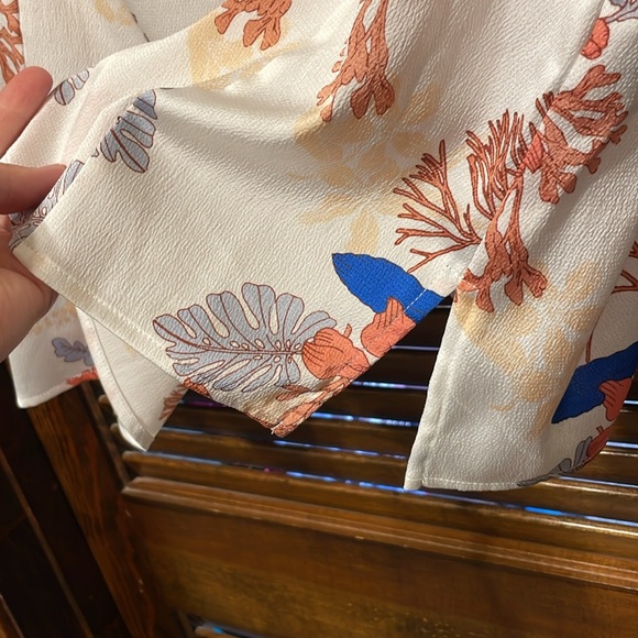 Liz Claiborne Cream Floral Sleeveless Blouse - Picture 5 of 7